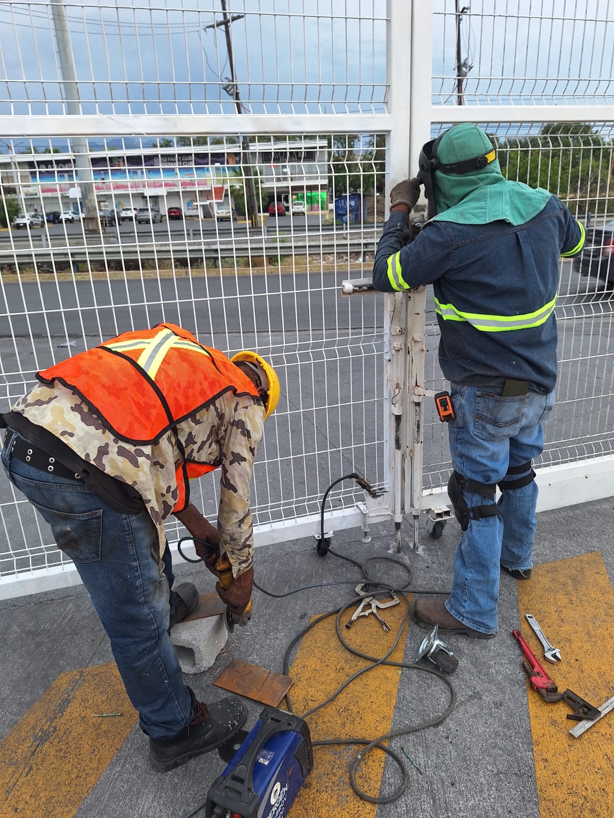 Mantenimiento correctivo de mesas vibradoras y reparacion de porton